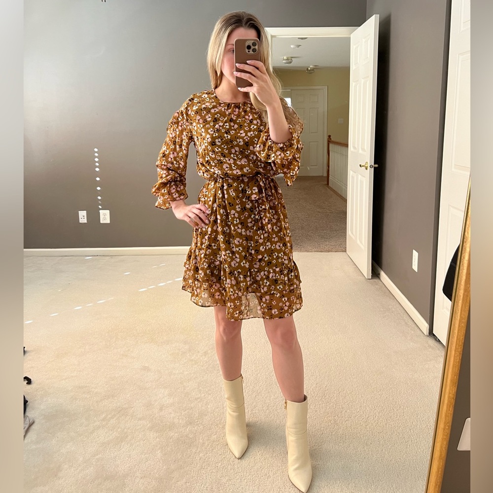 Brown floral midi dress. Tags still on. Brand Who what wear. Size S